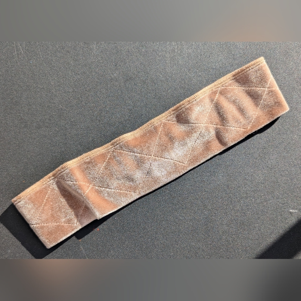 Adjustable Tan Velvet Wig Grip Band - Picture 2 of 2